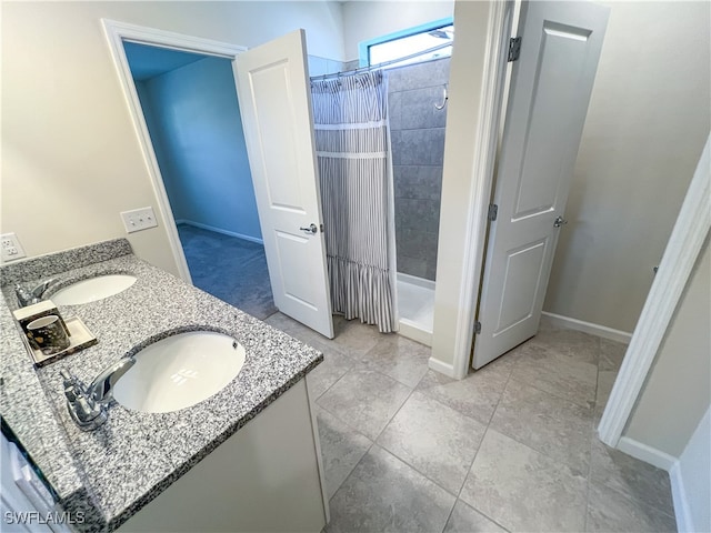 bathroom with a shower with shower curtain and vanity