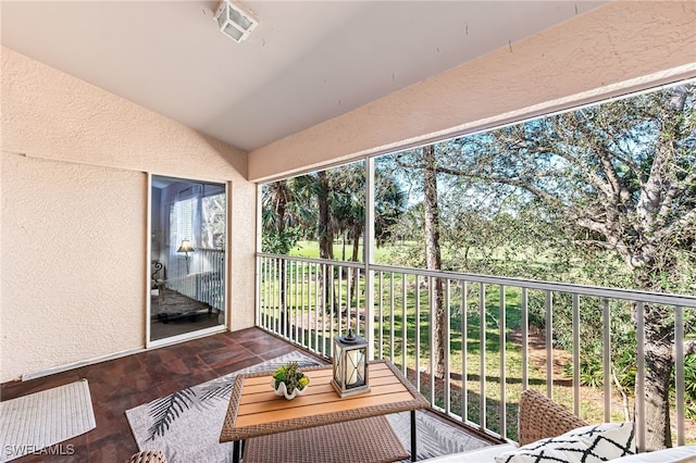 sunroom with lofted ceiling