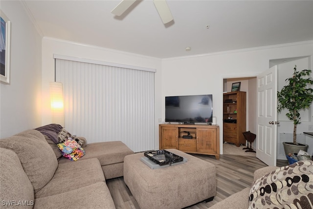 living room featuring crown molding, ceiling fan, and light hardwood / wood-style floors