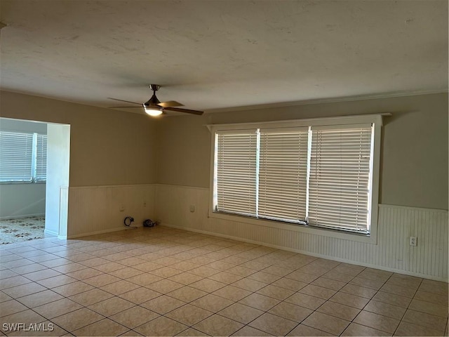 unfurnished room with light tile patterned floors and ceiling fan