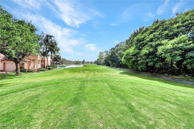 view of yard featuring a water view