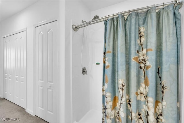 bathroom featuring curtained shower