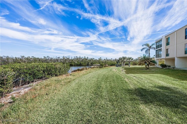 view of yard featuring a water view