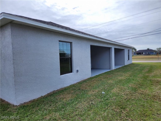 view of side of property featuring a yard