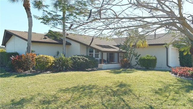 view of front facade with a front yard