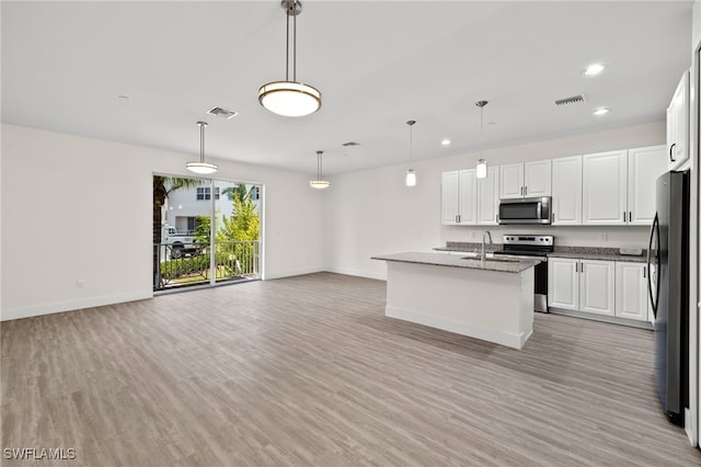 kitchen featuring light wood-type flooring, visible vents, stainless steel appliances, and open floor plan