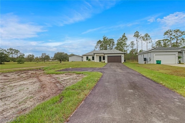 single story home featuring a front lawn