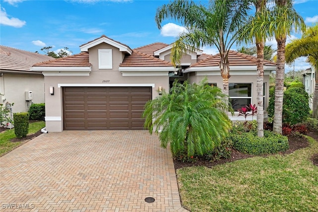 view of front of house featuring a garage