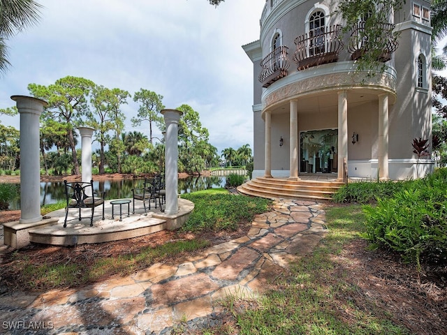 view of yard with a water view