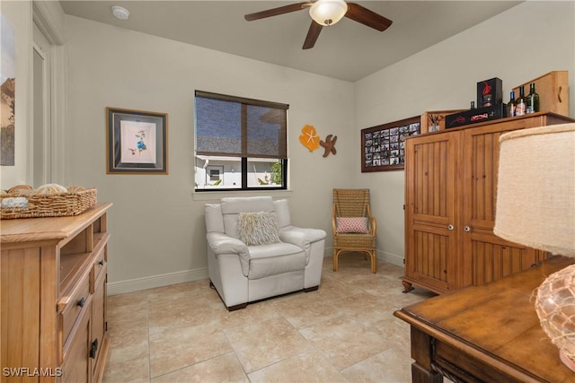 sitting room with ceiling fan