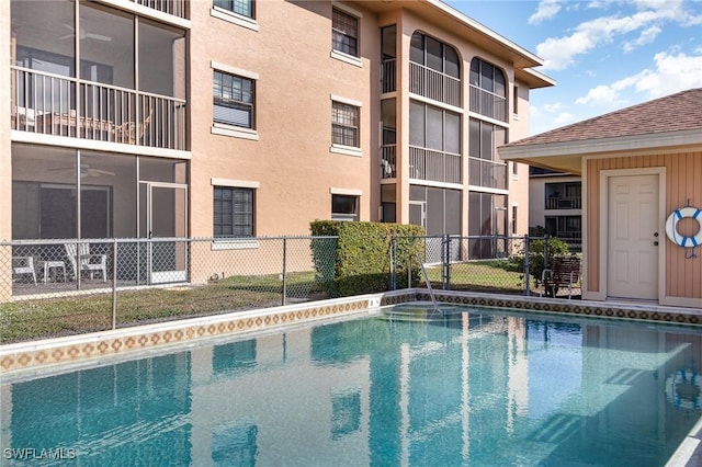 view of swimming pool