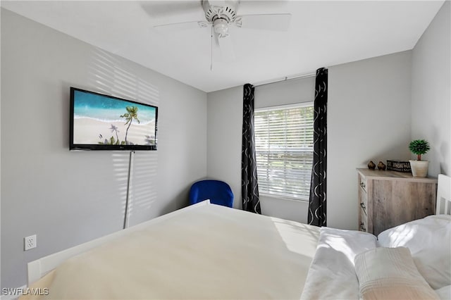 bedroom featuring ceiling fan