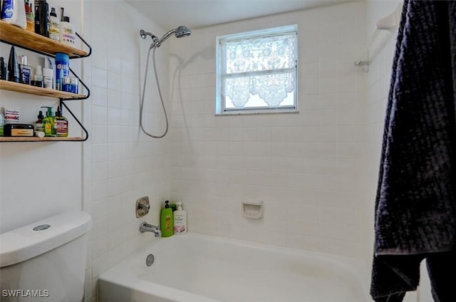 bathroom featuring toilet and shower / bath combo