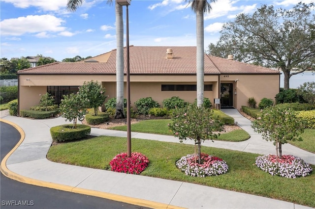 view of front of property with a front lawn