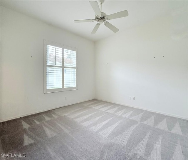 carpeted empty room featuring ceiling fan