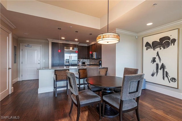 dining room featuring dark wood-style floors, recessed lighting, baseboards, and crown molding