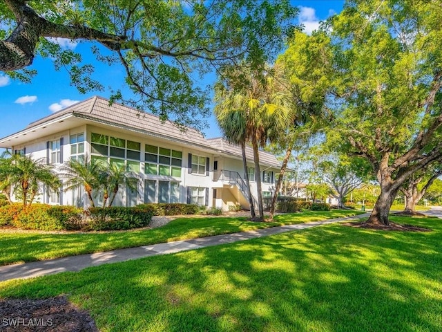 view of front of home with a front lawn