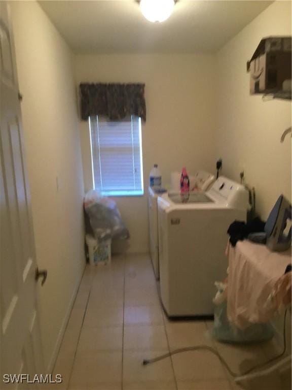 washroom with washer and clothes dryer and light tile patterned flooring