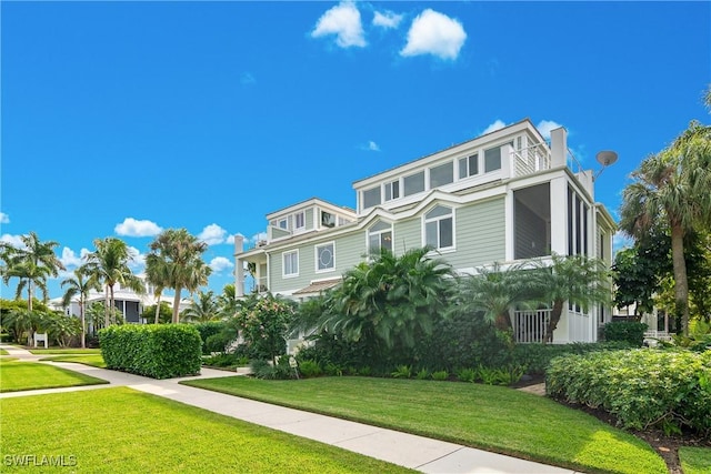 view of front facade with a front lawn