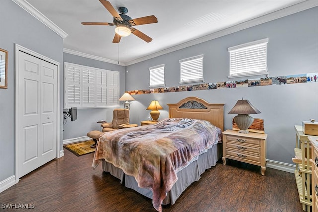 bedroom featuring dark wood-type flooring, a closet, ceiling fan, and ornamental molding