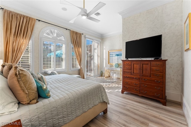 bedroom featuring ceiling fan, crown molding, and light hardwood / wood-style flooring