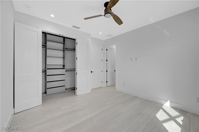 unfurnished bedroom featuring ceiling fan and a closet