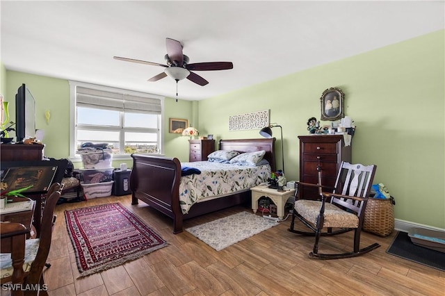 bedroom featuring ceiling fan