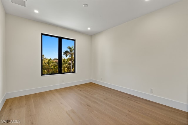 unfurnished room featuring light wood-style floors, recessed lighting, visible vents, and baseboards