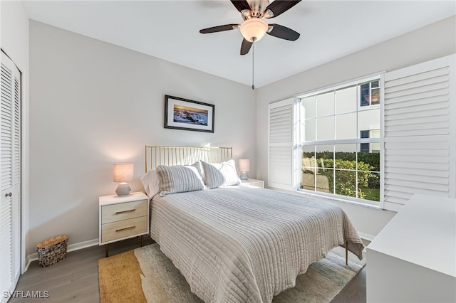 bedroom with hardwood / wood-style flooring, ceiling fan, and a closet