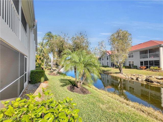 view of yard featuring a water view