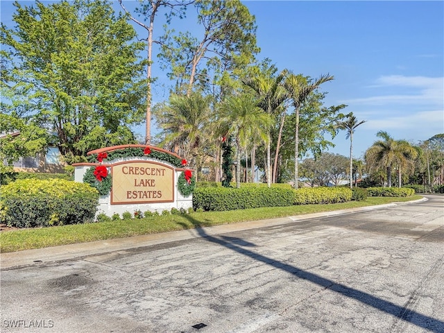 view of community / neighborhood sign