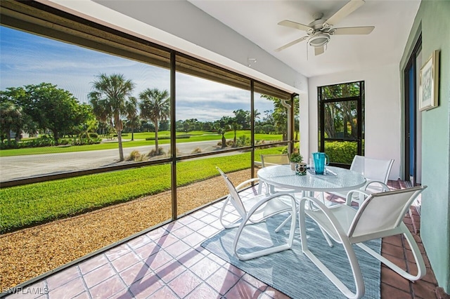 sunroom with ceiling fan