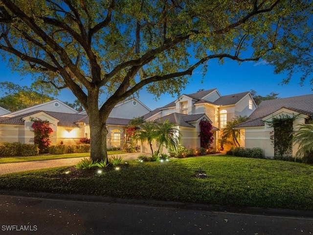 view of front of property with a front yard