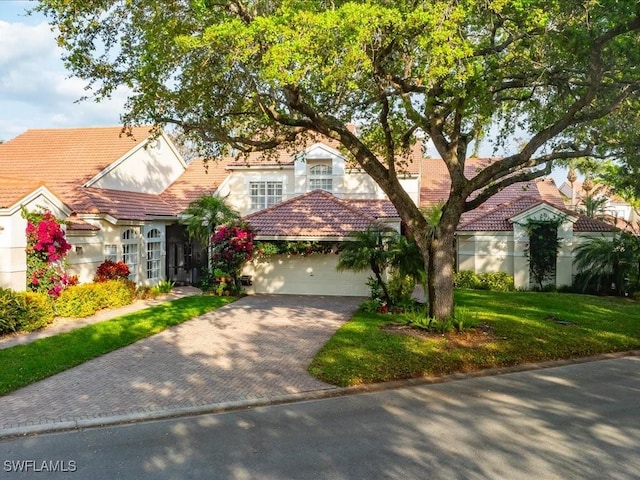 view of front of house with a front lawn