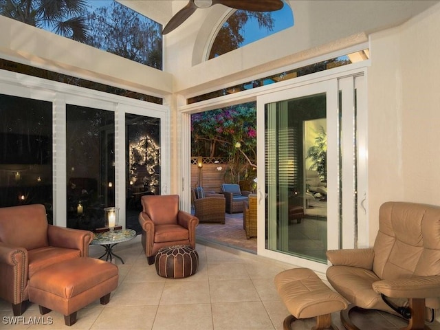 sunroom with ceiling fan