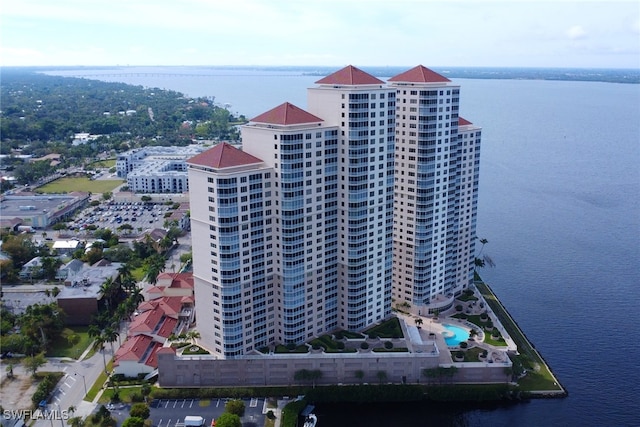 bird's eye view with a water view