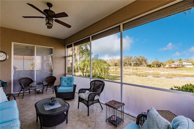 sunroom with ceiling fan