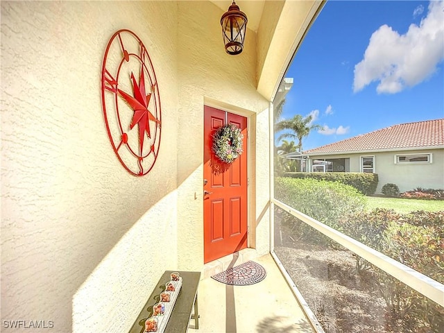 view of exterior entry with stucco siding