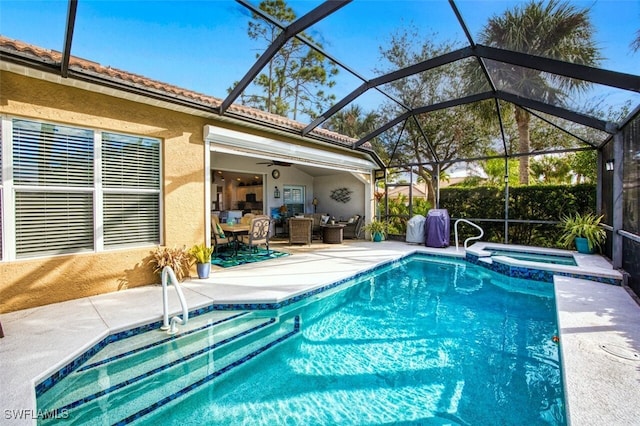 view of swimming pool featuring an in ground hot tub, a patio, ceiling fan, a lanai, and an outdoor hangout area