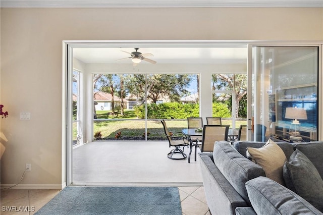 sunroom with ceiling fan