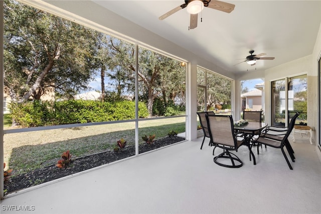 sunroom with ceiling fan