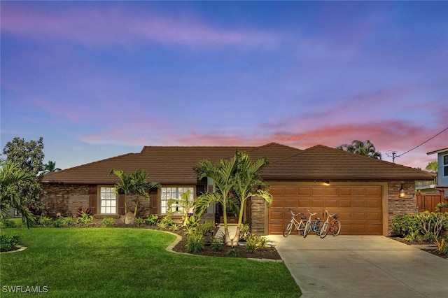 view of front facade featuring a garage and a yard