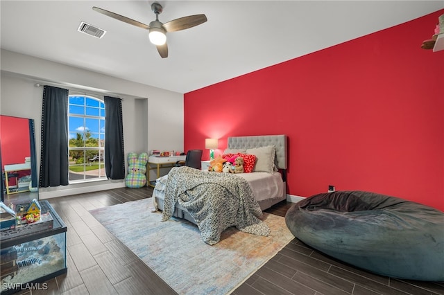 bedroom featuring ceiling fan