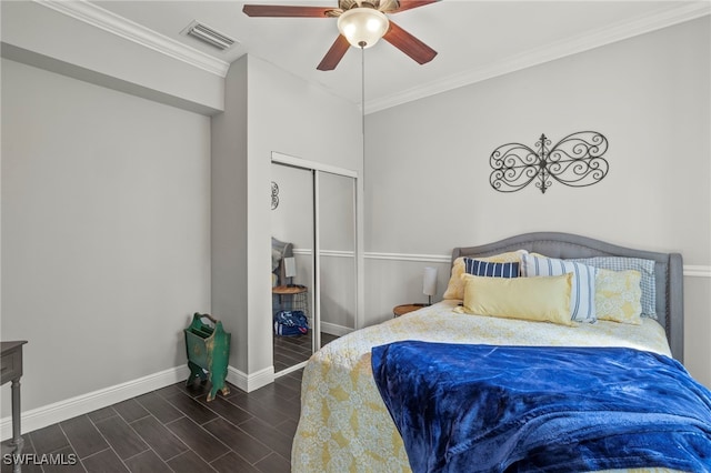 bedroom with ceiling fan, crown molding, and a closet