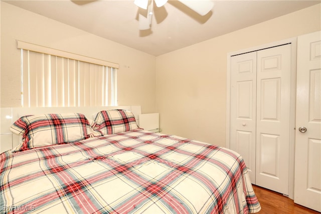 bedroom featuring ceiling fan, light hardwood / wood-style floors, and a closet