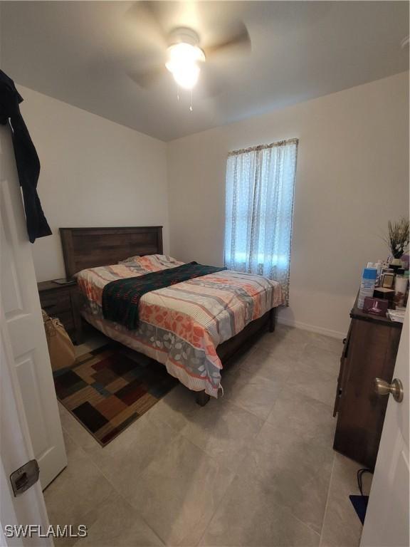 bedroom featuring ceiling fan