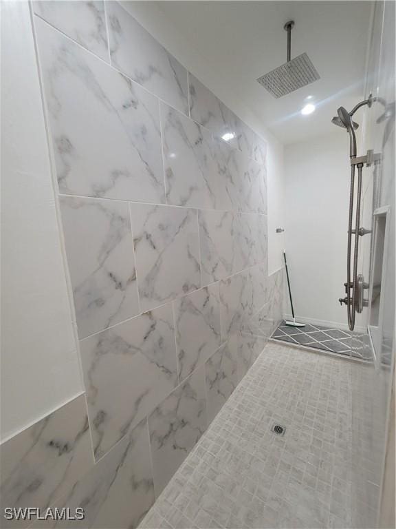 bathroom featuring a tile shower