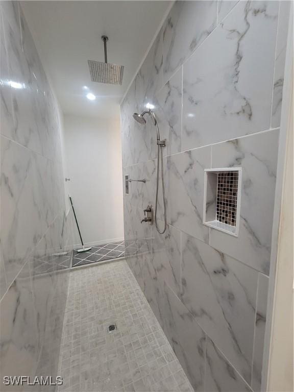 bathroom featuring tiled shower