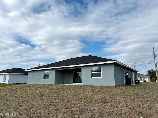 back of house featuring a yard