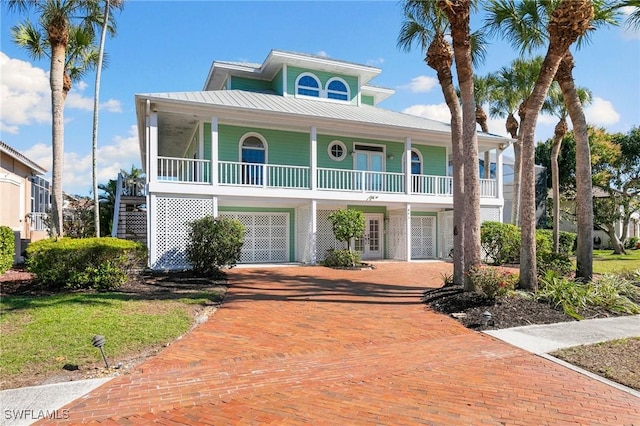 view of front of house with covered porch